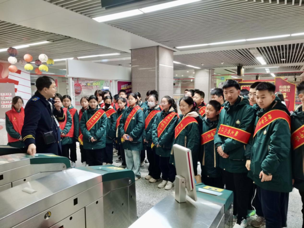 紫荆站点学雷锋，少年先锋传文明 (4)